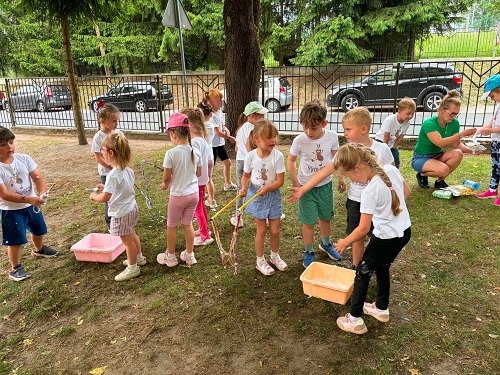 dzieci na dworze